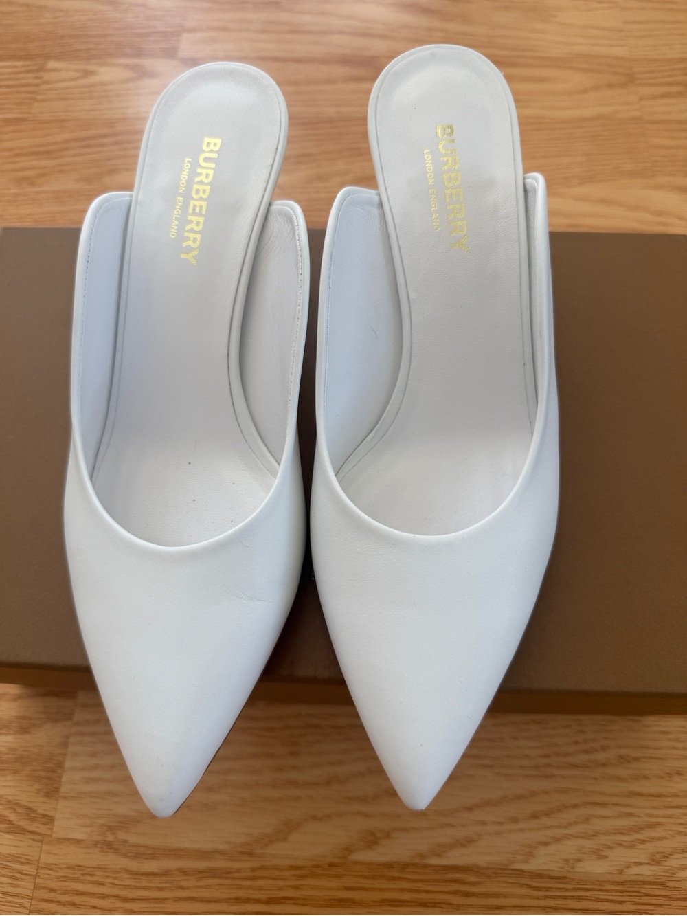 Burberry White Pointed-Toe Leather Slip-On Mules
